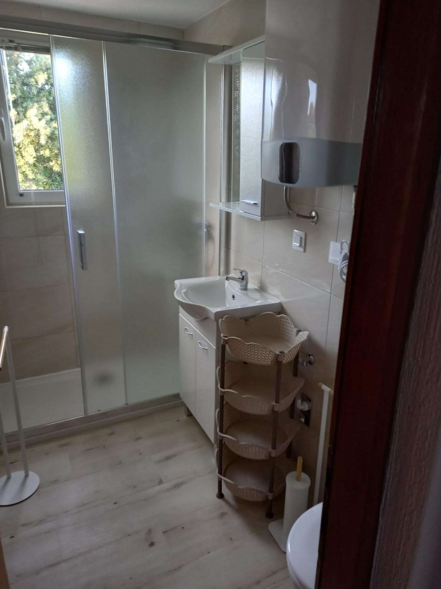 Apartments Makaus Kampor エクステリア 写真