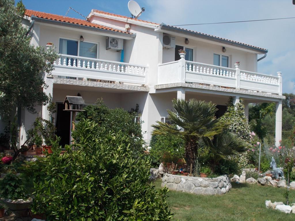 Apartments Makaus Kampor エクステリア 写真